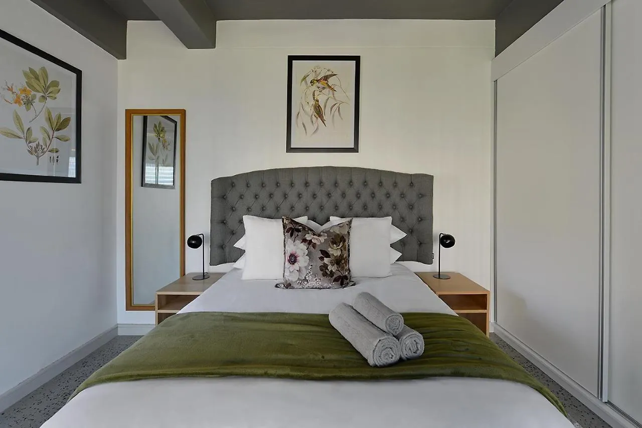 Ira - Luxury Apt With City & Mountain Views Cape Town 0*,  Güney Afrika